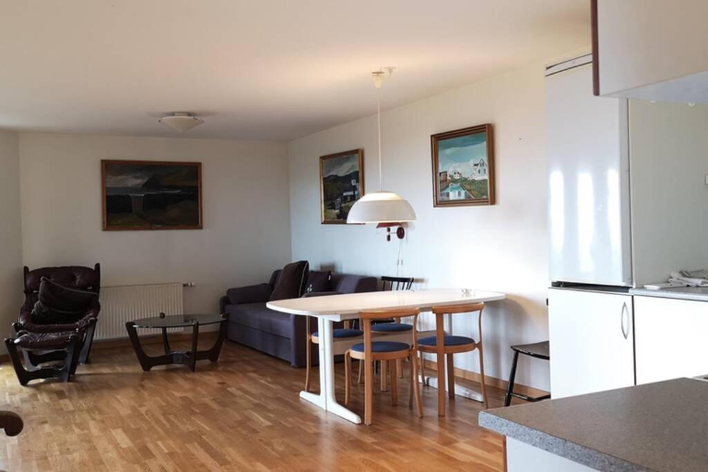 Large Apartment With Fabulous View Of Torshavn Luaran gambar